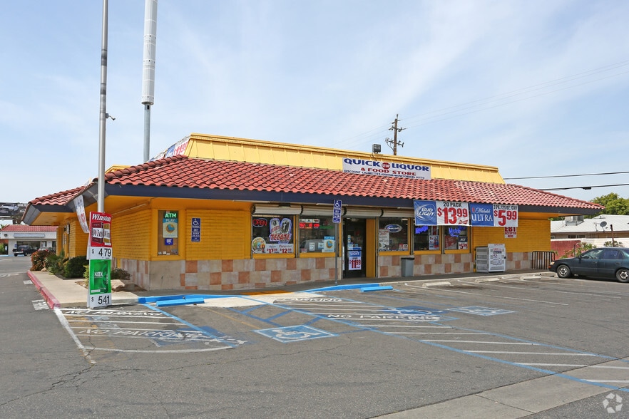 4595 E Kings Canyon Rd, Fresno, CA for lease - Primary Photo - Image 1 of 3