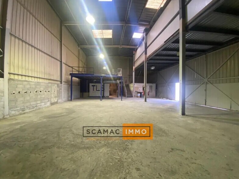 Industrial in Le Rove for lease - Interior Photo - Image 3 of 6