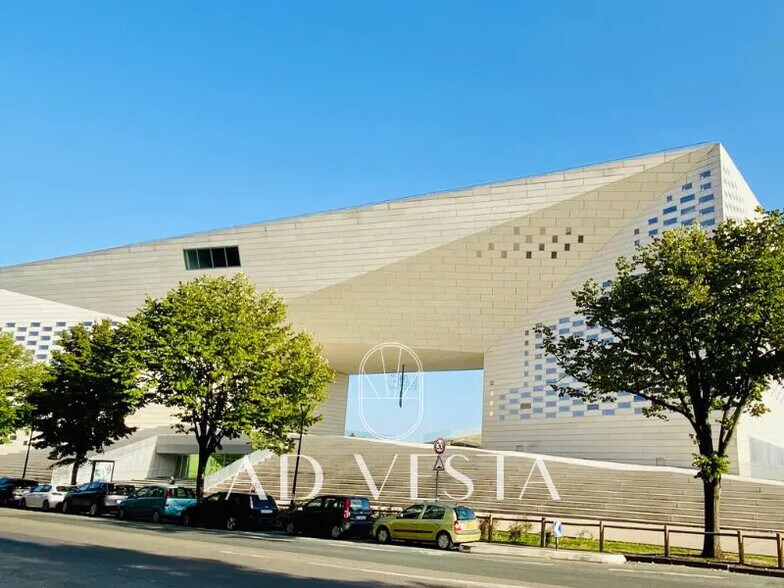 Office in Bordeaux for lease - Building Photo - Image 3 of 5