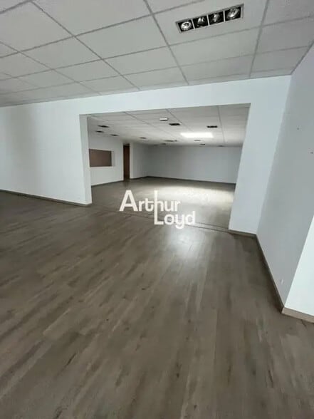 Retail in Vallauris for lease - Interior Photo - Image 3 of 7