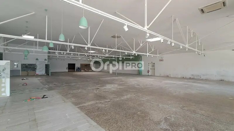 Retail in Tarbes for lease - Interior Photo - Image 3 of 9