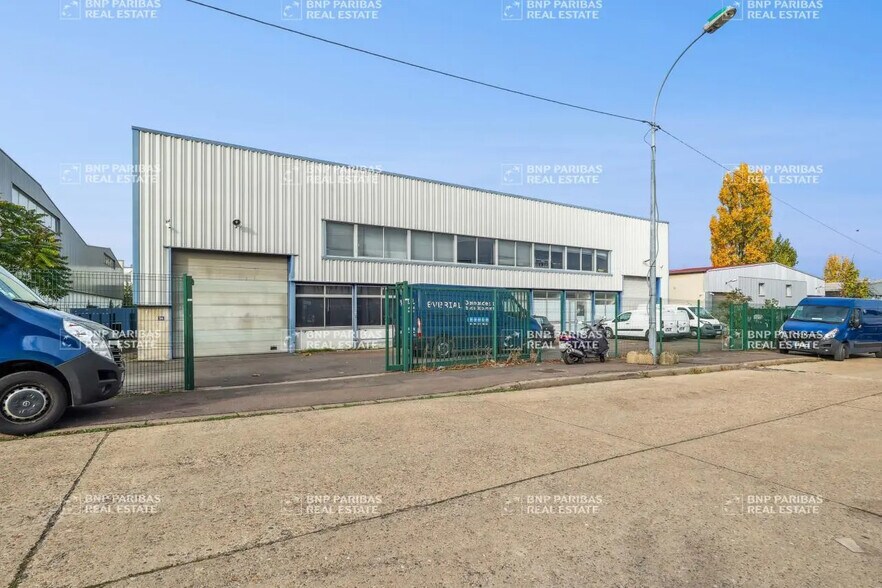 Flex in Morangis for lease - Building Photo - Image 1 of 11