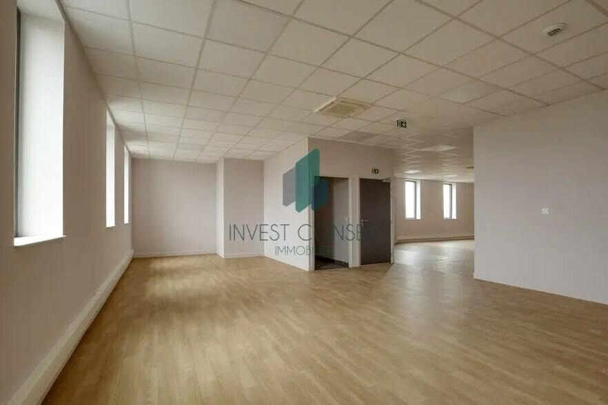 Flex in Persan for sale - Building Photo - Image 3 of 8