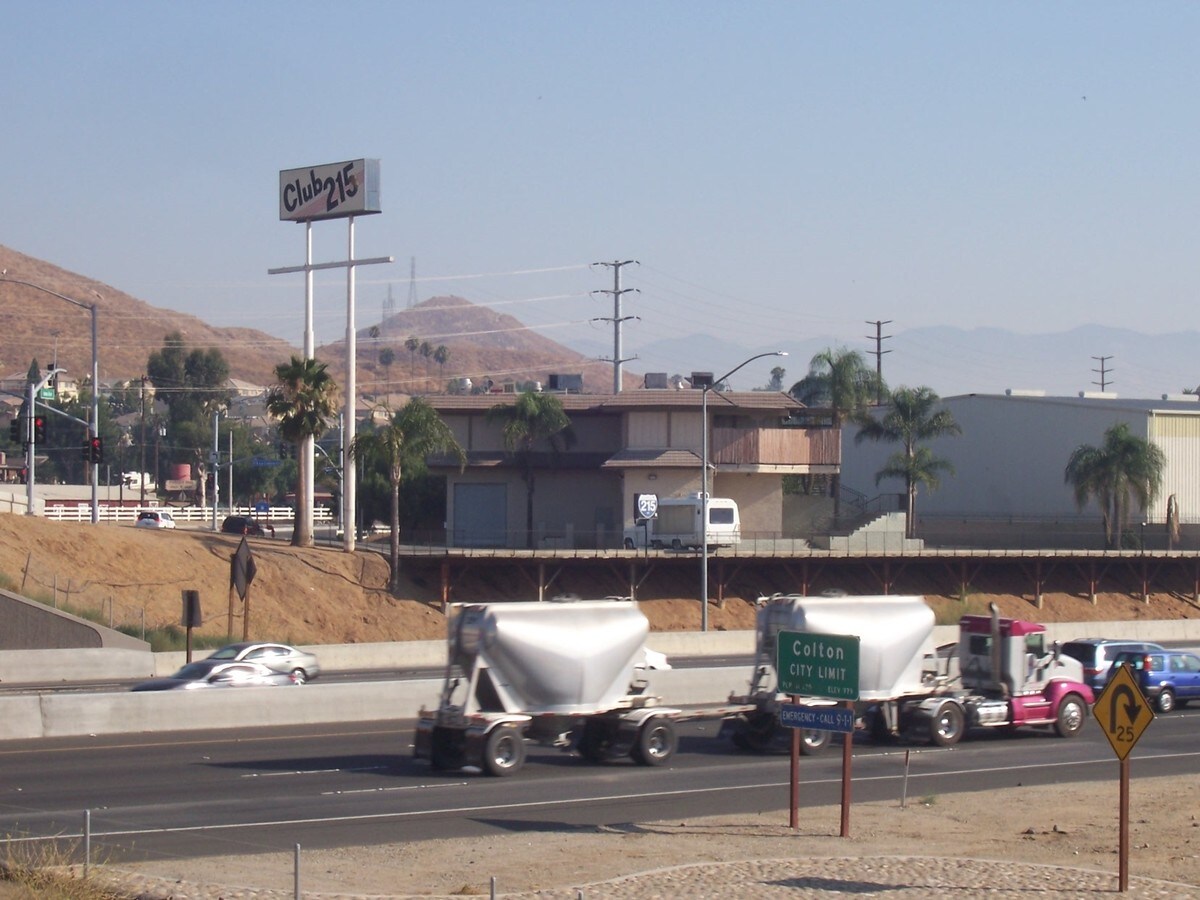 2680 S La Cadena Dr, Colton, CA 92324