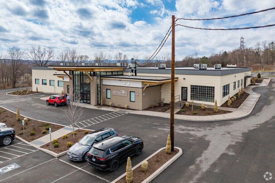 8360 Seneca Tpke, New Hartford, NY for sale - Primary Photo - Image 1 of 1