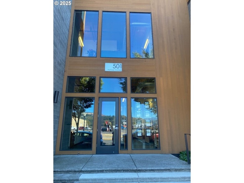 501 Portway Ave, Hood River, OR for lease - Primary Photo - Image 2 of 7