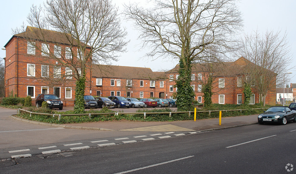 14 The Green, Newport Pagnell for lease - Primary Photo - Image 1 of 10