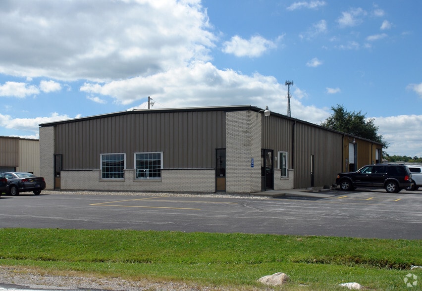 6215 Discount Dr, Fort Wayne, IN for lease - Primary Photo - Image 2 of 12