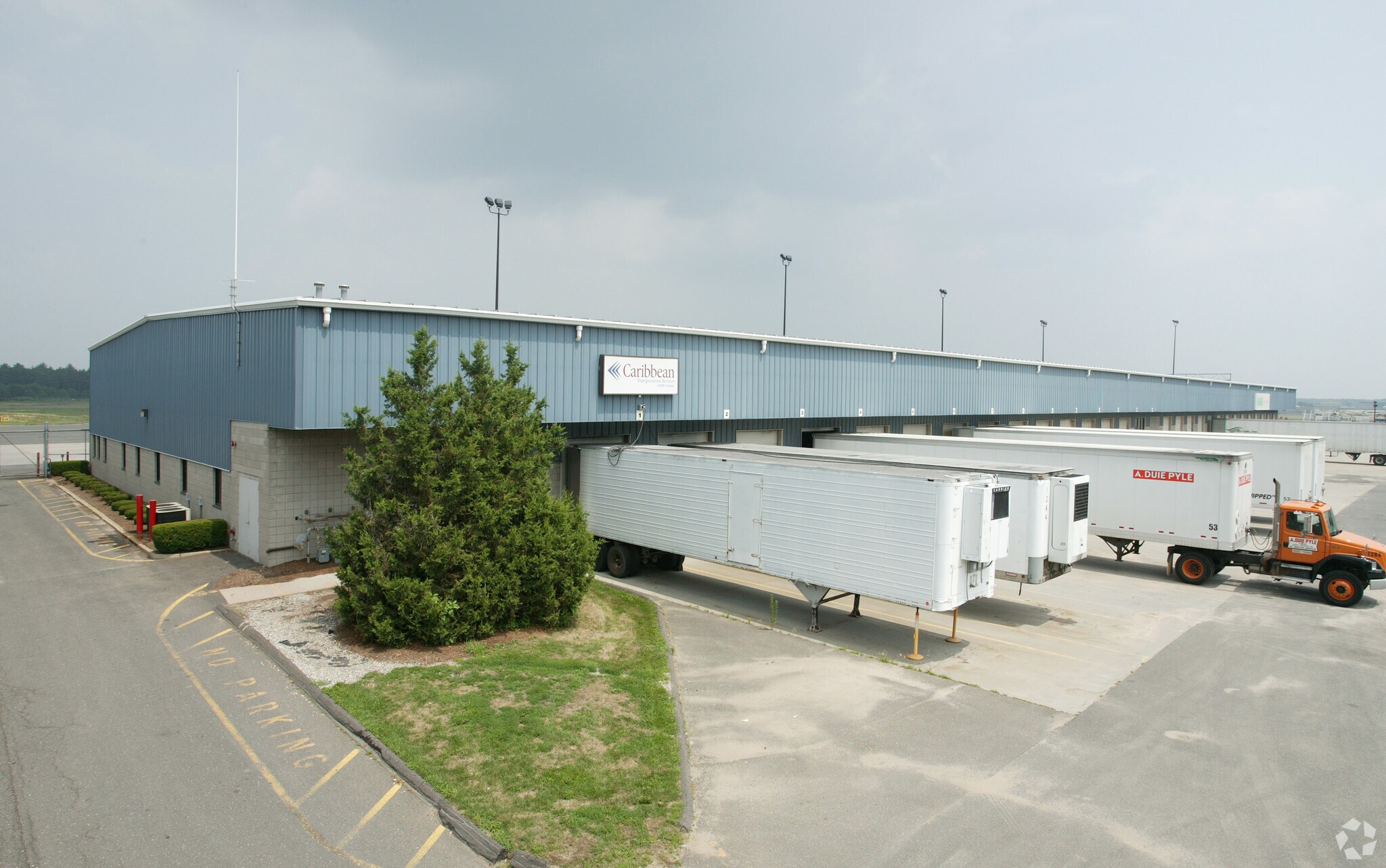 300 US Airports Way, East Granby, CT for sale Building Photo- Image 1 of 1