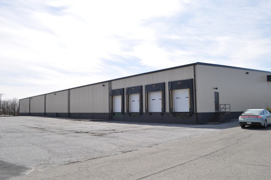 14 City Shirt Rd, Frackville, PA 17931