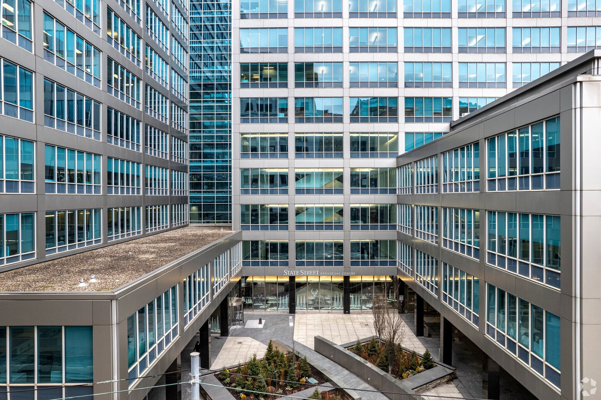 30 Adelaide St E, Toronto, ON M5C 3G6 State Street Financial Centre