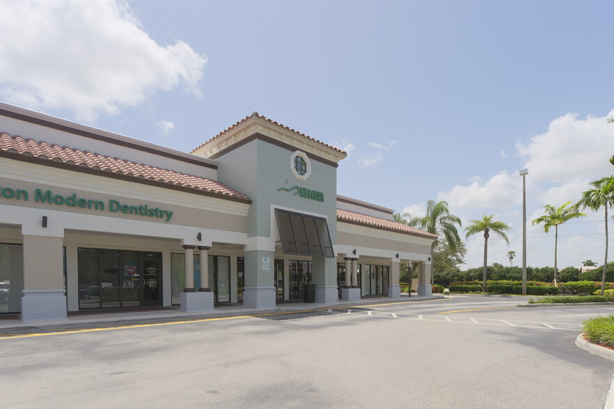 294 Indian Trace Rd, Weston, FL for lease - Building Photo - Image 3 of 4