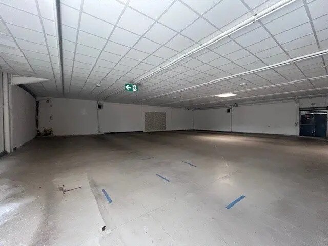 Retail in Montceau-les-Mines for lease - Interior Photo - Image 3 of 7