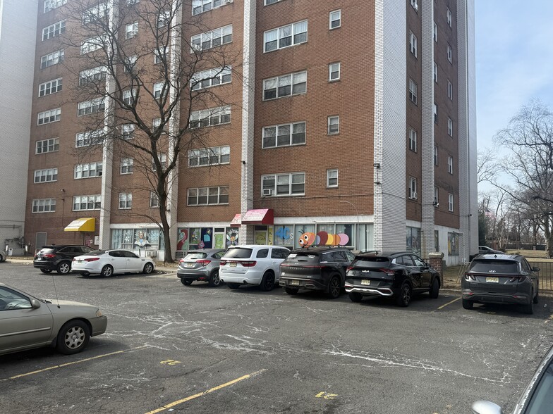 39 E 39th St, Paterson, NJ for sale - Building Photo - Image 2 of 5