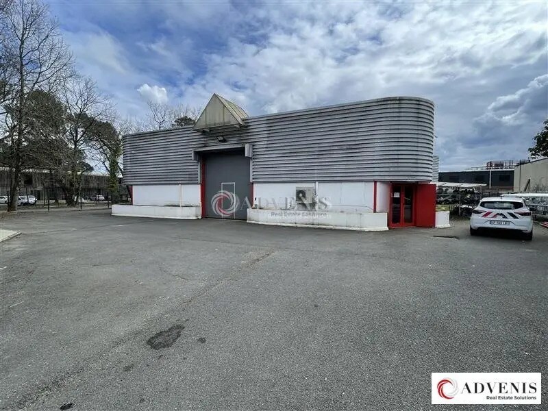 Flex in Pessac for lease Building Photo- Image 1 of 10
