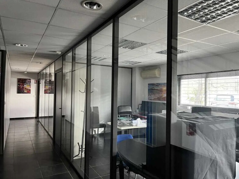 Flex in Septèmes-les-Vallons for lease - Building Photo - Image 2 of 34