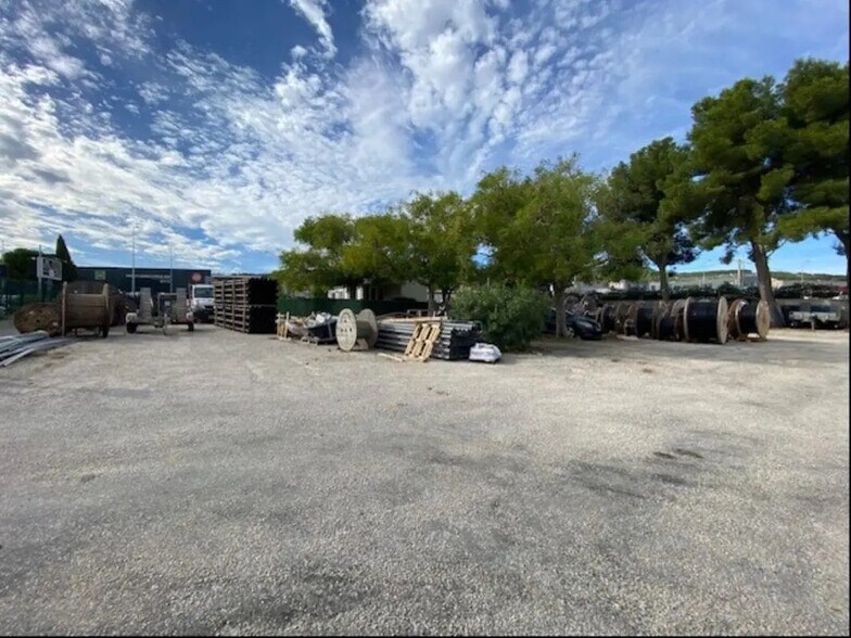 Office in Châteauneuf-les-Martigues for lease - Building Photo - Image 2 of 7