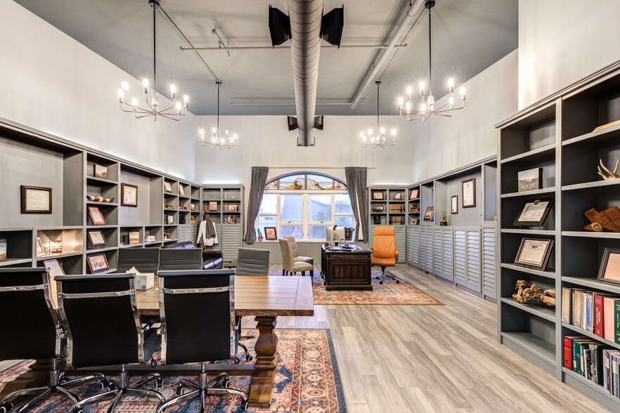 1116 Broadway St, Lubbock, TX for lease - Interior Photo - Image 2 of 11