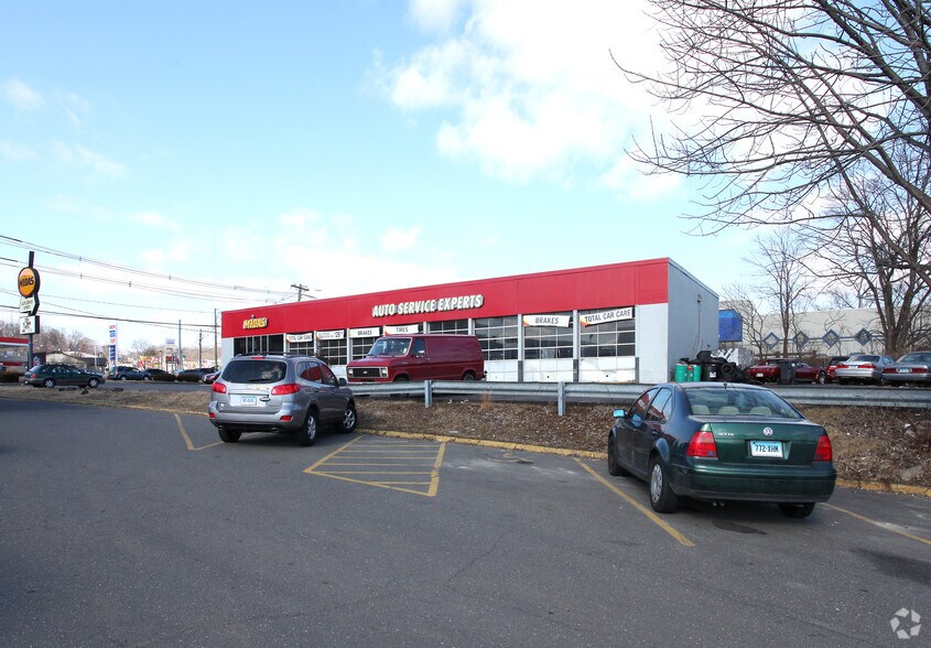 1012 Wolcott St, Waterbury, CT for lease - Building Photo - Image 2 of 10