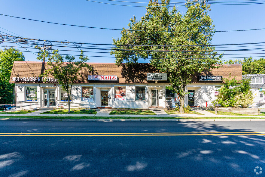 23 N Farview Ave, Paramus, NJ for sale - Primary Photo - Image 1 of 7