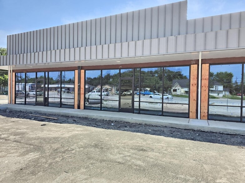 1702 Strawberry Rd, Pasadena, TX for lease - Building Photo - Image 2 of 7