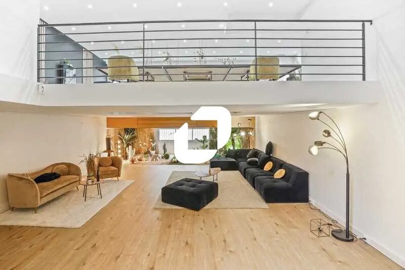 16 Passage Du Chemin De Fer, Orsay for lease - Interior Photo - Image 1 of 13