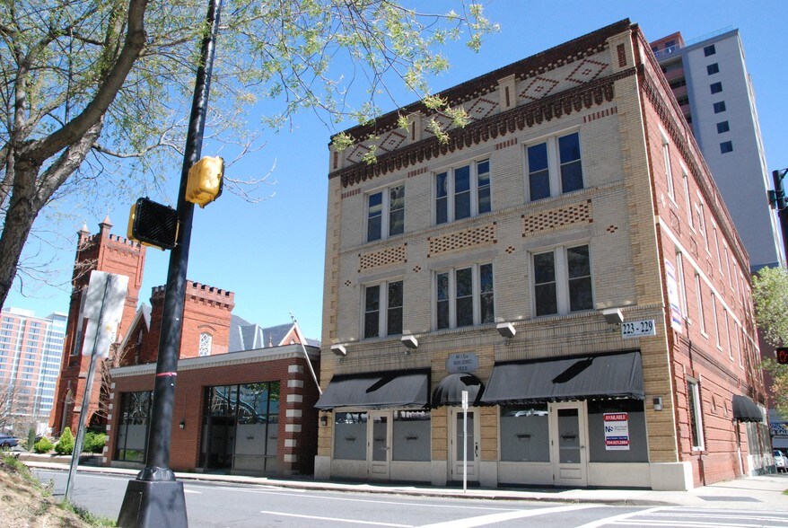 229 S Brevard St, Charlotte, NC 28202