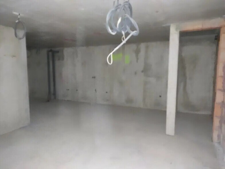 Retail in Thorigny-sur-Marne for sale - Interior Photo - Image 2 of 8