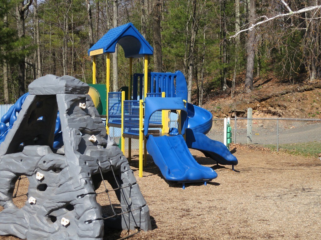 1251 E Mountain Rd, Westfield, MA 01085