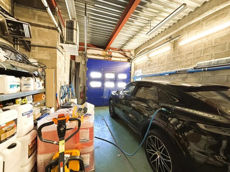 Flex in Sainte-Geneviève-des-Bois for sale - Interior Photo - Image 3 of 9