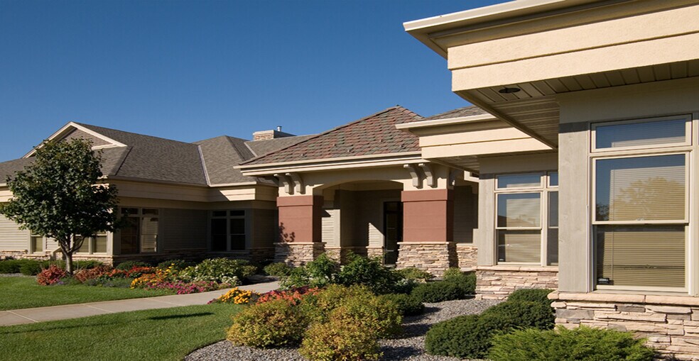 200 Village Center Dr, North Oaks, MN for sale - Building Photo - Image 1 of 1