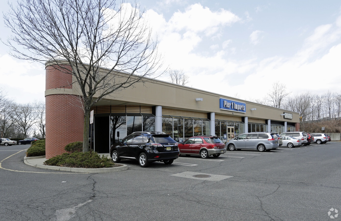 723 Rt17, Paramus, NJ 07652 Plaza Ridge Shopping Center