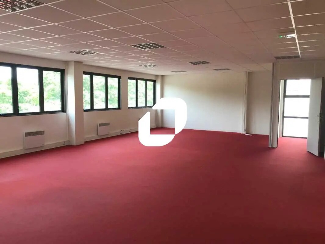 Office in Cergy for lease Interior Photo- Image 1 of 7