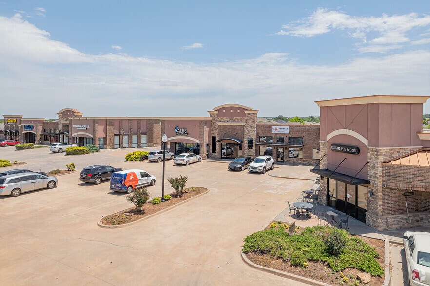 13100 Colony Pointe Dr, Yukon, OK for lease - Building Photo - Image 3 of 12