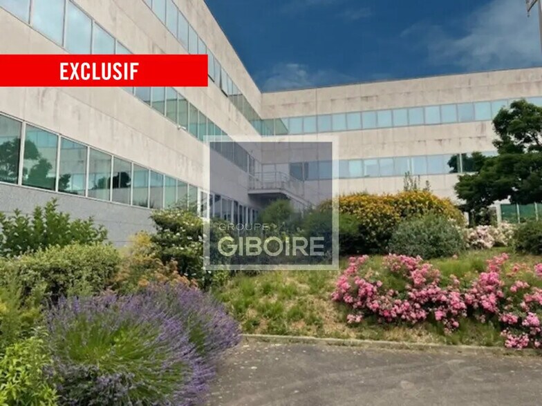 Office in Rennes for lease - Building Photo - Image 2 of 18