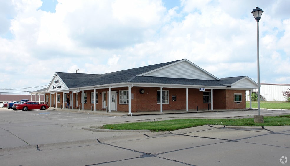 115121 Greenwich Rd, Seville, OH 44273 Country Manor Plaza