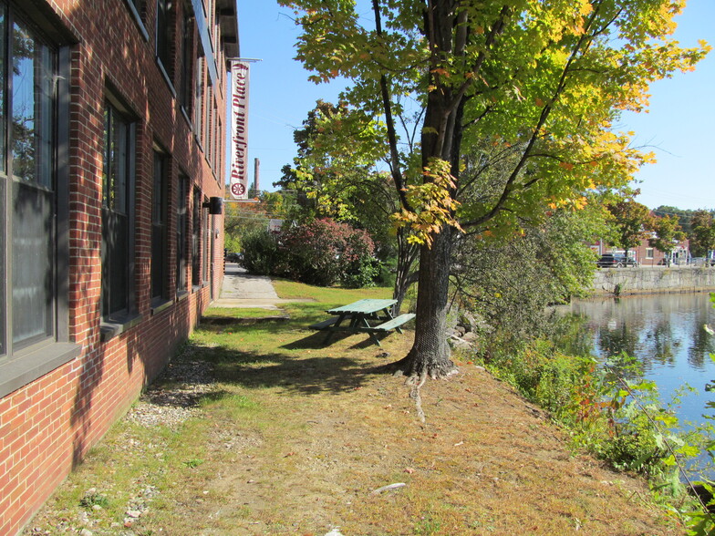 322 W Main St, Tilton, NH for lease - Building Photo - Image 3 of 17