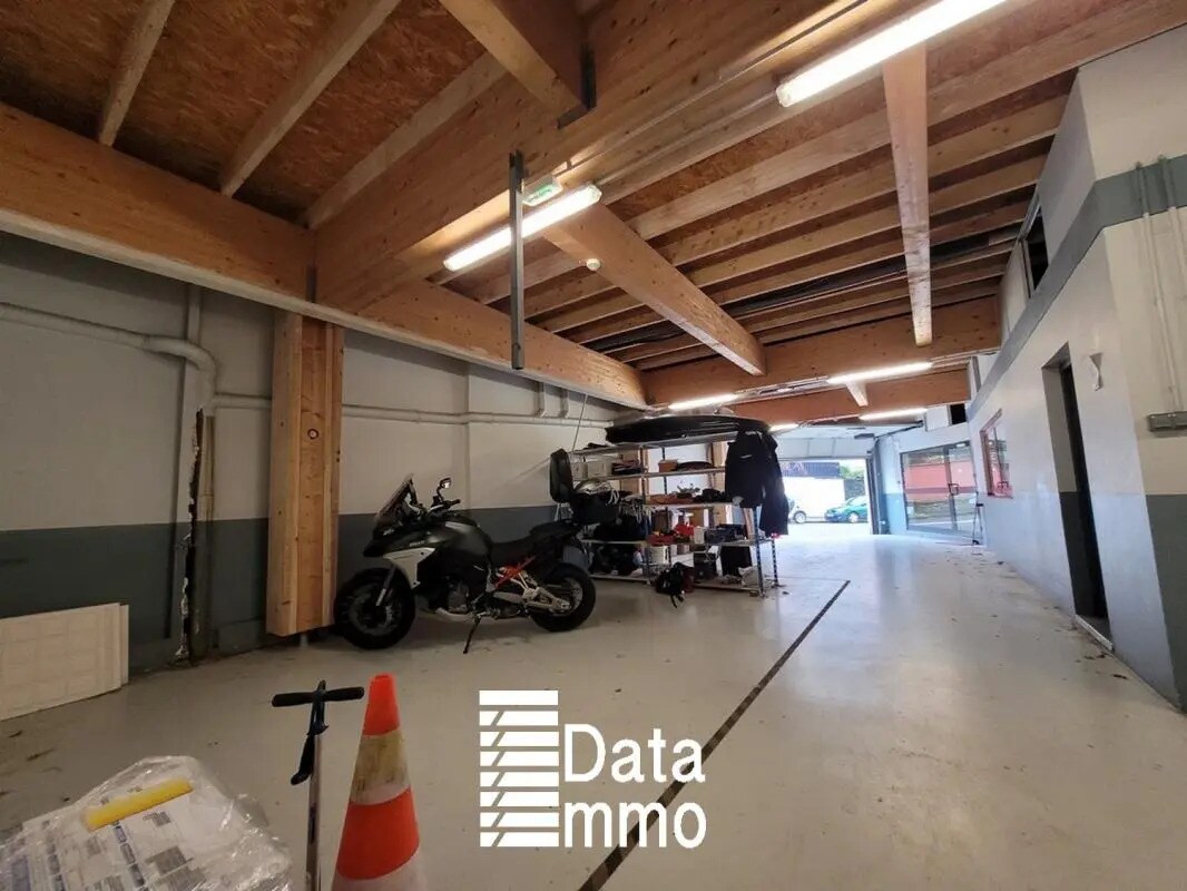 Industrial in Montreuil for sale Building Photo- Image 1 of 13