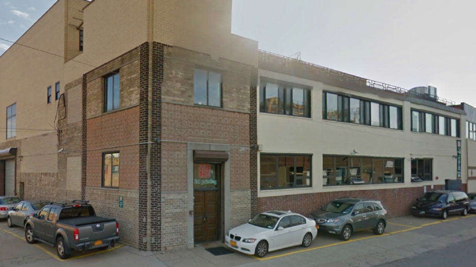 31-16 Hunters Point Ave, Long Island City, NY for lease - Primary Photo - Image 1 of 15