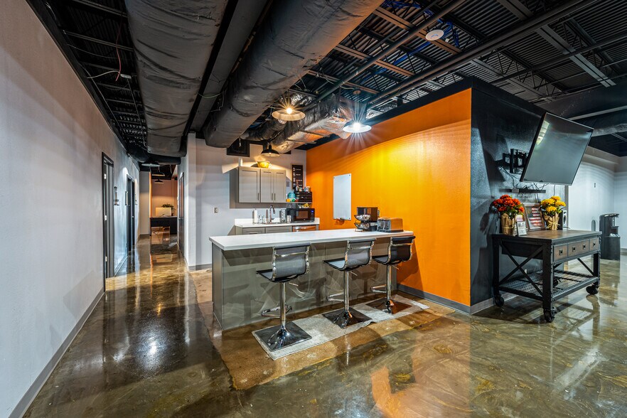 975 W Bitters Rd, San Antonio, TX 78216 Office for Lease