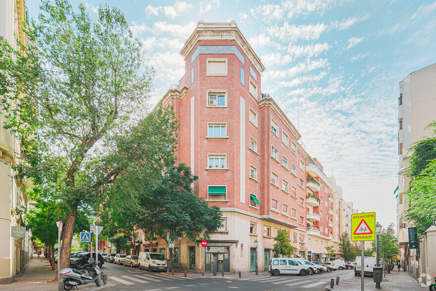 Multifamily in Madrid, MAD for sale - Primary Photo - Image 1 of 3