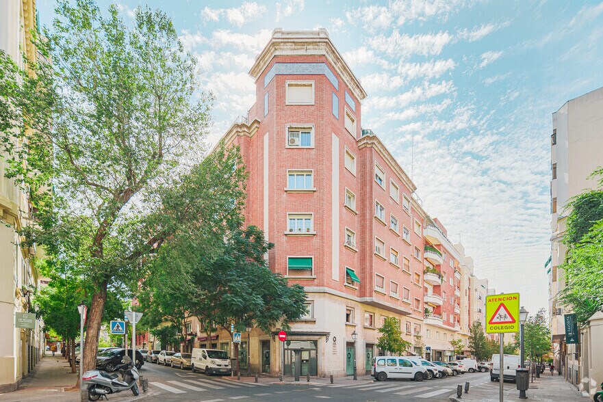 Multifamily in Madrid, Madrid for sale - Primary Photo - Image 1 of 3