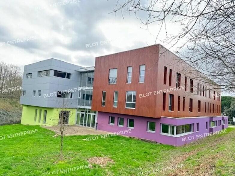 Office in Nantes for lease - Building Photo - Image 1 of 10