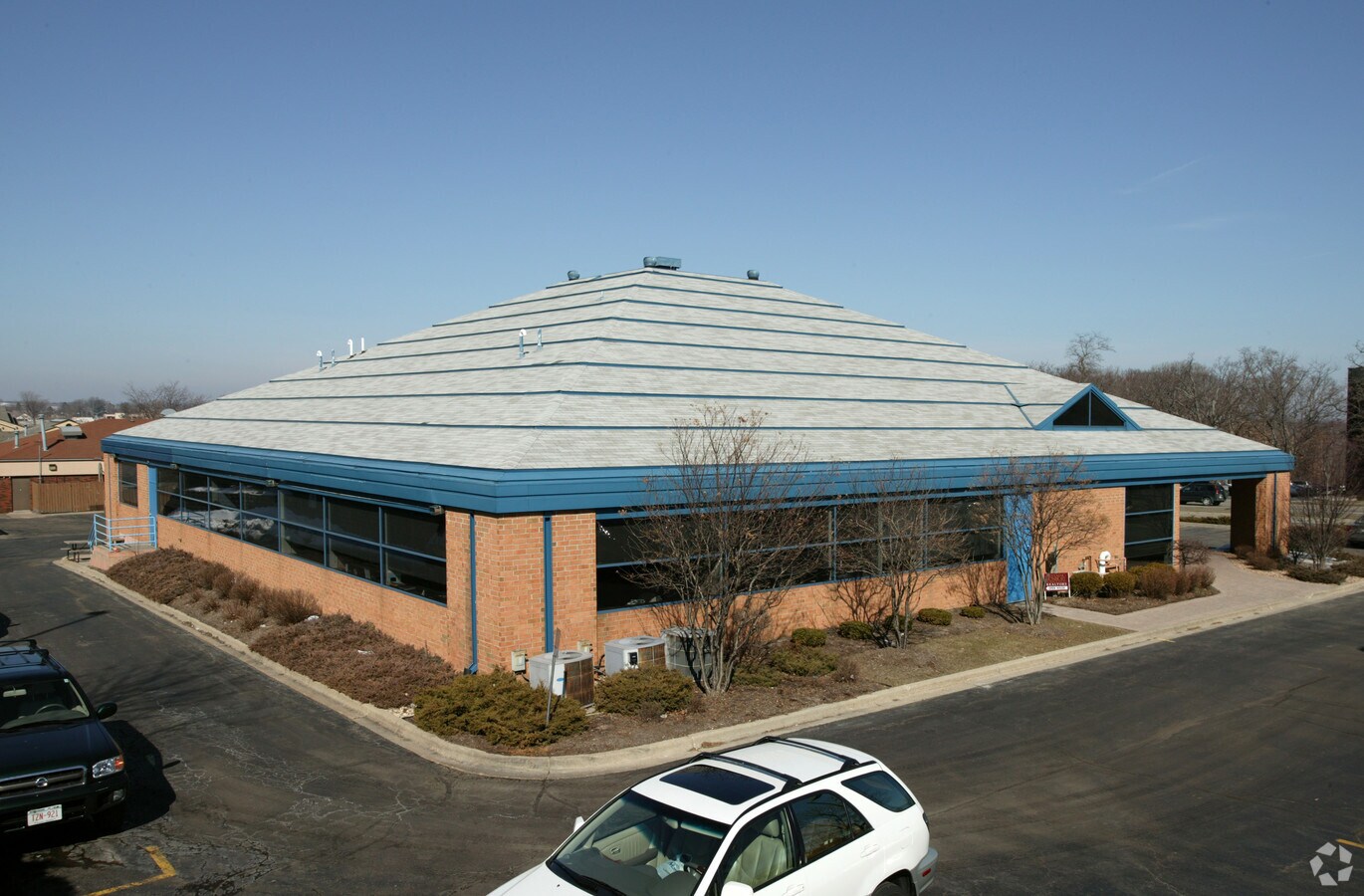 7701 Mineral Point Rd, Madison, WI 53717