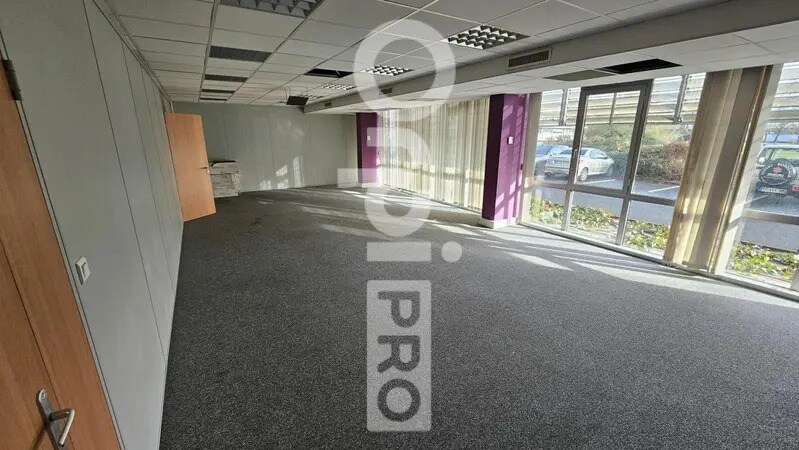 Office in Mérignac for lease - Interior Photo - Image 1 of 6