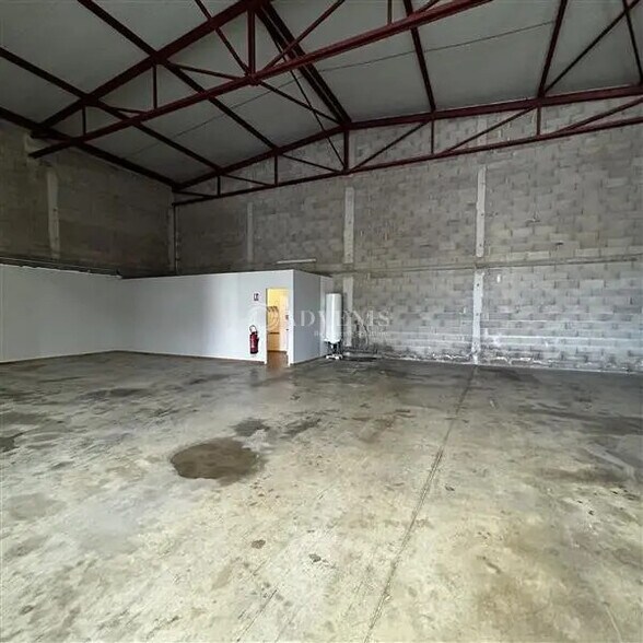 Flex in  for lease - Interior Photo - Image 3 of 10