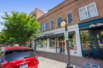 317 W Broughton St, Savannah, GA for lease Building Photo- Image 1 of 11