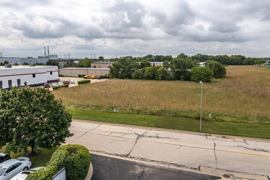 33 E Belmont Dr, Romeoville, IL for sale - Aerial - Image 1 of 7