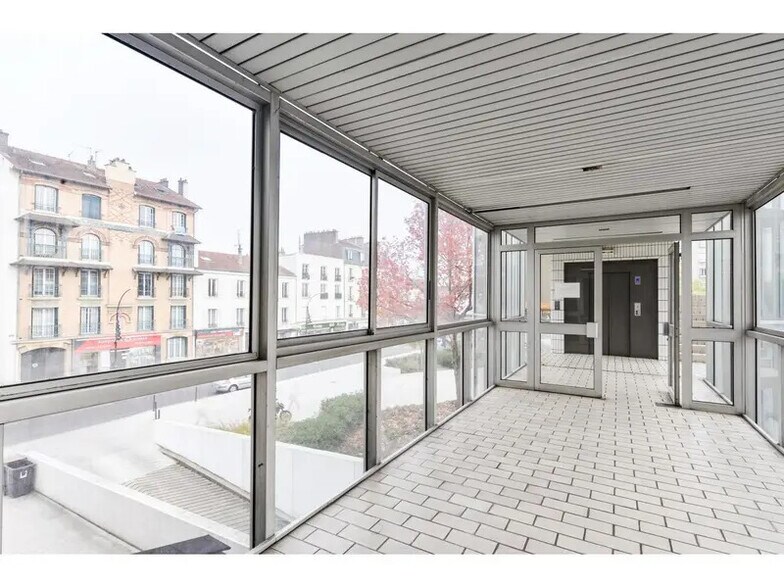 Office in LA VARENNE SAINT HILAIRE for sale - Building Photo - Image 2 of 14