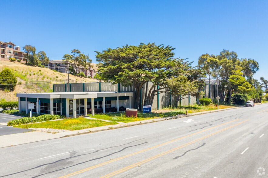 470 Valley Dr, Brisbane, CA 94005